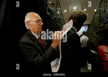 Sir George Martin à l'University College de Dublin Banque D'Images