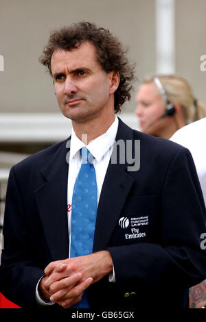 Cricket - npower quatrième Test - Angleterre / Afrique du Sud - cinquième jour. Billy Bowden, arbitre Banque D'Images