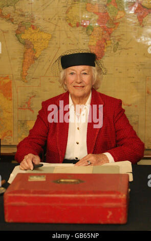 Dame Vera Lynn assiste au lancement du nouveau site Web « The Times of my Life », dans les salles de guerre du Cabinet, à Westminster, dans le centre de Londres. Banque D'Images