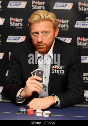 Boris Becker, ambassadeur de l'équipe PokerStars, lance la tournée européenne de poker PokerStars.com au Victoria Grosvenor Casino à l'ouest de Londres. Banque D'Images