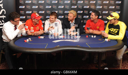 Boris Becker (au centre), avec les lookalikes de (de gauche à droite) Fabio Capello, Michael Schumacher, David Beckham, Cristiano Ronaldo et Valentino Rossi, lance la tournée européenne de poker PokerStars.com au Casino Victoria Grosvenor à l'ouest de Londres. Banque D'Images