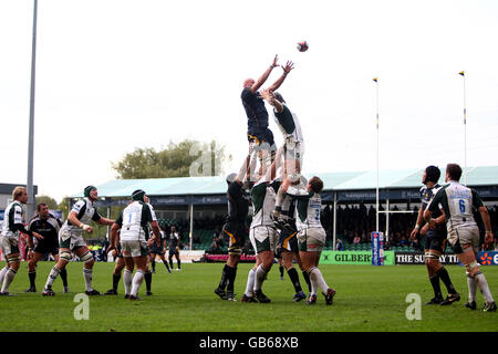 Rugby Union - EDF Energy Cup - Worcester Warriors / London Irish - Sixways Stadium.Vue générale pendant que les deux équipes se battent pour la balle de sortie de ligne pendant le match Banque D'Images