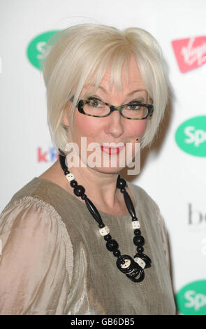 Jenny Eclair, nommée emblématique de Specs Wearer 2008, arrive pour la Grande finale de Specsavers, porteur de spectacle de l'année 2008, à l'hôtel Waldorf Hilton, dans le centre de Londres. Banque D'Images