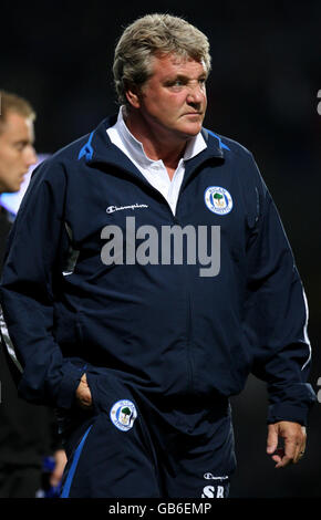 Wigan Athletic Manager Steve Bruce lors du troisième tour de la coupe Carling à Portman Road, à Ipswich. Banque D'Images