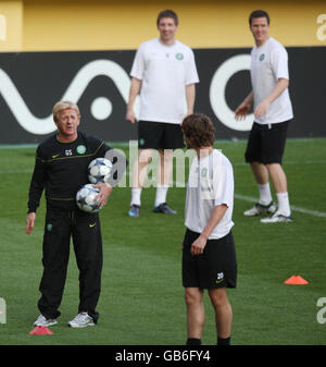 Gordon Strachan, directeur du Celtic, lors d'une séance d'entraînement au stade El Madrigal, Villarreal, Espagne. Banque D'Images