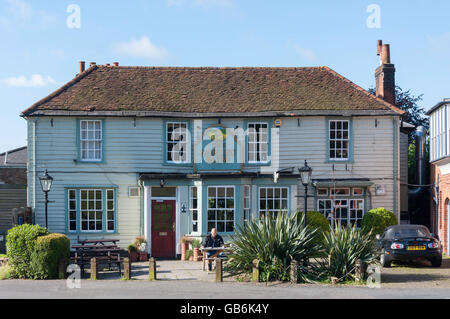 Le 18e siècle Barley Mow pub sur le green, Englefield Green, Surrey, Angleterre, Royaume-Uni Banque D'Images