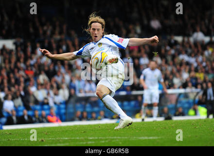 Luciano Becchio, de Leeds United, marque le premier but lors du match de la Ligue 1 à Elland Road, Leeds. Banque D'Images