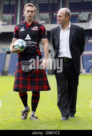 Rugby Union - lancement de la coupe Heineken - Murrayfield.Le capitaine d'Édimbourg Mike Blair avec l'entraîneur Andy Robinson lors du lancement de la coupe Heineken à Murrayfield, Édimbourg. Banque D'Images