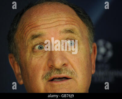 Luiz Felipe Scolari, entraîneur de Chelsea, lors d'une conférence de presse au pont Stamford, Londres. Banque D'Images