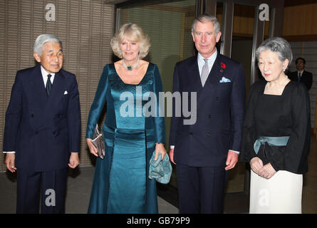 (De gauche à droite) l'empereur Akihito, la duchesse de Cornouailles, le prince de Galles et l'impératrice Michiko, lors d'un dîner privé au Palais impérial, Tokyo, Japon. Banque D'Images