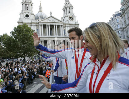 - Jeux olympiques de Beijing l'équipe Go Homecoming Parade - Londres Banque D'Images