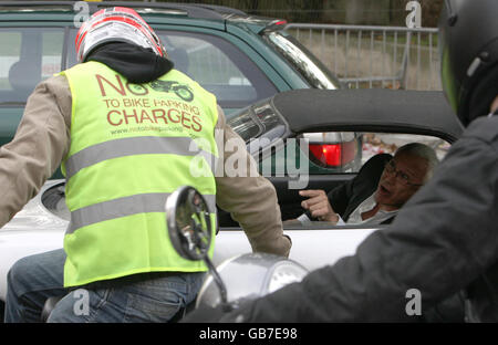 Les Motards de protestation contre les frais de stationnement Banque D'Images