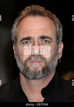 ARI Folman, le réalisateur du film, arrive pour la projection de 'Waltz with Bashir' à l'Odeon West End pendant le Times BFI London film Festival. Banque D'Images