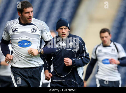 Simon Webster (Focus) d'Écosse se réchauffe pendant la course des capitaines à Murrayfield, Édimbourg. Banque D'Images