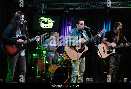 Bala Cynwyd, PA, USA. 5 juillet, 2016. Rock alternatif américain Weezer Visiter Radio 145,5 millions aujourd''s Performance Theatre. Banque D'Images