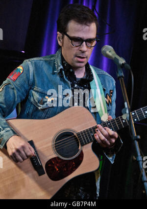 Bala Cynwyd, PA, USA. 5 juillet, 2016. Rock alternatif américain Weezer Visiter Radio 145,5 millions aujourd''s Performance Theatre. Banque D'Images