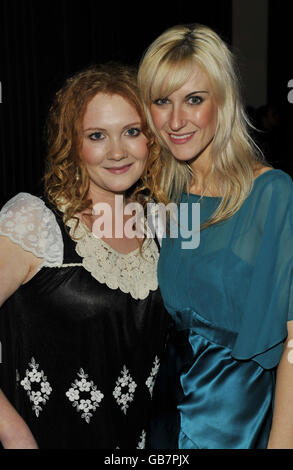 Jennie McAlpine (à gauche) et Katherine Kelly à la réception des boissons pour les prix de la Royal Television Society North West 2008 à l'hôtel Hilton Deansgate de Manchester. Banque D'Images