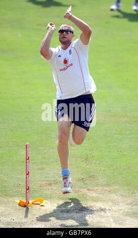 Cricket - England nets Practice - Nehru Stadium.Andrew Flintooff, de l'Angleterre, a fait une séance d'entraînement au stade Nehru à Indore, en Inde. Banque D'Images