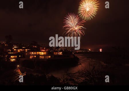 Laguna Beach, Californie, le 4 juillet 2016 : Laguna Beach d'artifice / City Lights sur la quatrième de juillet, fête Banque D'Images