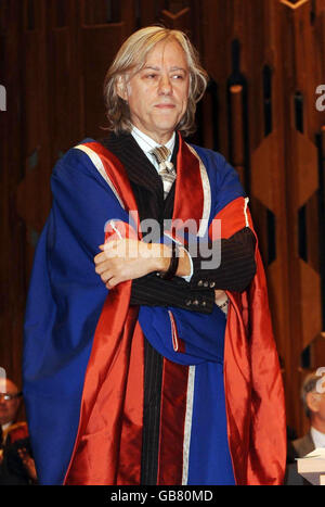 Sir Bob Geldof est nommé doctorat honorifique par l'Université de l'est de Londres, au Barbican Centre à l'est de Londres. Banque D'Images