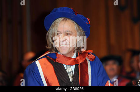 Sir Bob Geldof est nommé doctorat honorifique par l'Université de l'est de Londres, au Barbican Centre à l'est de Londres. Banque D'Images