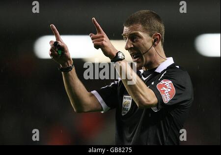 Football - Barclays Premier League - Liverpool / Portsmouth - Anfield.Steve Tanner, arbitre Banque D'Images