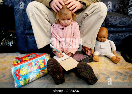 Tom Morrin et sa fille Ashleigh, 2 ans, lors du lancement de la semaine 2008 de la promotion au Mansion House, à Dublin. Banque D'Images