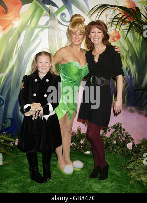 Bonnie Langford et sa fille Bibi, âgée de 8 ans, à la première britannique du film d'animation Disney « Tinker Bell », à Dartmouth House, dans le centre de Londres, le dimanche 2 novembre 2008. Banque D'Images