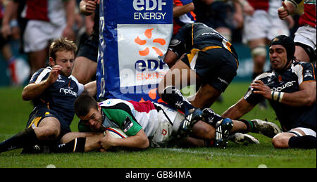 Rugby Union - EDF Energy Cup - Worcester Warriors v Harlequins - Sixways Stadium.SEB Stegmann plonge pour marquer Harlequins deuxième essai lors du match de la coupe de l'énergie EDF au Sixways Stadium de Worcester. Banque D'Images