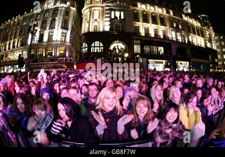 McFly interrupteur sur Regent Street Les lumières de Noël - Londres Banque D'Images