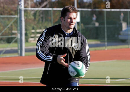 Rugby Union - Nouvelle-Zélande entraînement - Clonsilla.Richie McCaw de Nouvelle-Zélande pendant une séance de formation au Westmanstown Garda Club, Clonsilla, Dublin. Banque D'Images