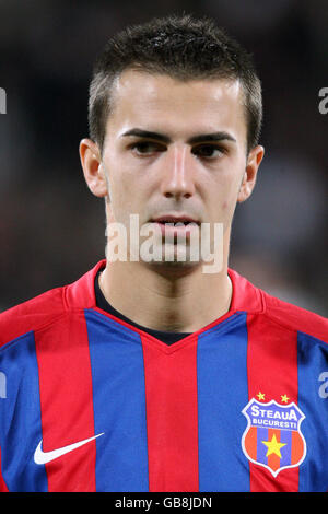 Soccer - UEFA Champions League - Group F - Olympique Lyonnais v Steaua  Bucuresti - Municipal Stade De Gerland Stock Photo - Alamy