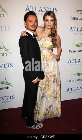 Matthew Williamson et Mischa Barton arrivent à l'Atlantis Hotel Launch Party 'la naissance d'une icône - la célébration' à Palm Jumeirah à Dubaï. Banque D'Images