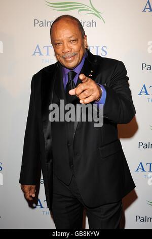 Quincy Jones arrive à l'Atlantis Hotel Launch Party 'la naissance d'une icône - la célébration' à Palm Jumeirah à Dubaï. Banque D'Images