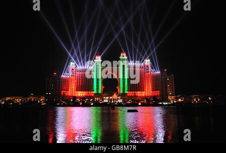 The Atlantis Hotel Launch Party - feux d'artifice - Dubaï.L'hôtel Atlantis lors de sa fête de lancement à Palm Jumeirah à Dubaï. Banque D'Images