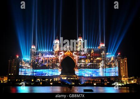 The Atlantis Hotel Launch Party - feux d'artifice - Dubaï.L'hôtel Atlantis lors de sa fête de lancement à Palm Jumeirah à Dubaï. Banque D'Images