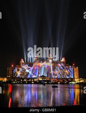 The Atlantis Hotel Launch Party - feux d'artifice - Dubaï.L'hôtel Atlantis lors de sa fête de lancement à Palm Jumeirah à Dubaï. Banque D'Images