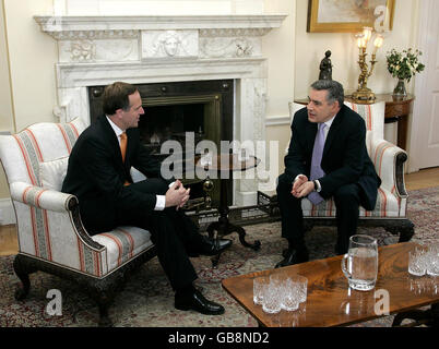 Le Premier ministre britannique Gordon Brown (à droite) rencontre le Premier ministre néo-zélandais John Key au 10 Downing Street, Londres. Banque D'Images