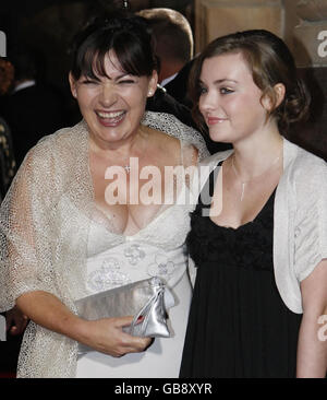 Lorraine Kelly et sa fille Rosie arrivent à la cérémonie des BAFTA Scotland Awards aux City Halls de Glasgow. Banque D'Images