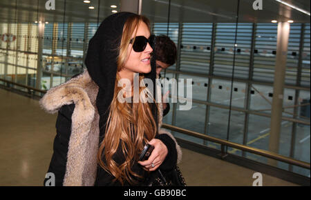 Lindsay Lohan arrive au Royaume-Uni Banque D'Images