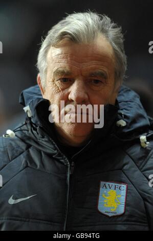 Football - Barclays Premier League - Aston Villa v Manchester United - Villa Park.John Robertson, directeur adjoint d'Aston Villa Banque D'Images