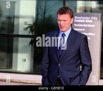 Football - audiences disciplinaires - City of Manchester Stadium.David Moyes, directeur d'Everton, quitte son audience disciplinaire au stade de la ville de Manchester, à Manchester. Banque D'Images