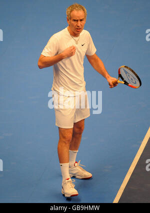 Tennis - BlackRock Tour des champions 2008 - deuxième jour - le Royal Albert Hall.John McEnroe en action pendant son match contre Pete Sampras Banque D'Images