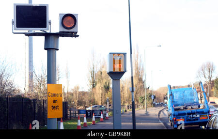 Caméra de vitesse moyenne (temps sur distance) fabriquée par robot Visual Systems, qui est en cours d'essai sur le chemin de transport double A3 près de Kingston upon Thames, Surrey. Banque D'Images