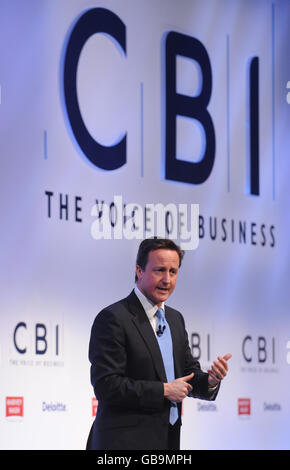 Le chef du parti conservateur David Cameron s'adresse à la Conférence CBI à Londres. Banque D'Images