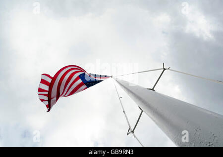 Drapeau américain sur mât Banque D'Images