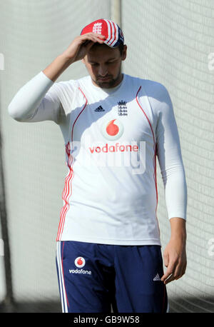 Steve Harmison, en Angleterre, lors d'une séance d'entraînement au stade Sheikh Zayed à Abu Dhabi, aux Émirats arabes Unis. Banque D'Images