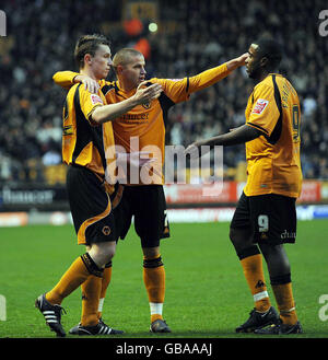 Kevin Foley (L) Michael Killy (C) et Sylvan Ebanks Blake (R) célèbrent le premier but du match du championnat Coca-Cola au stade Molineux, Wolverhampton. Banque D'Images