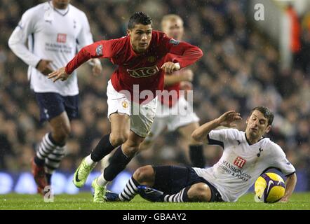 Football - Barclays Premier League - Tottenham Hotspur / Manchester United - White Hart Lane.Cristiano Ronaldo de Manchester United en action contre Tottenham Hotspur. Banque D'Images