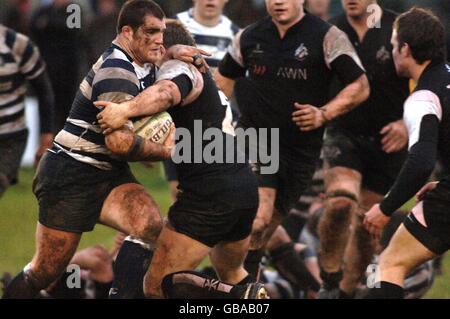 Rugby Union - Scottish Hydro Electric Premiership Division One - Ayr v Heriots - Milbrae.Heriots Alan Dymock (à gauche) avec Ayr Pat McAurther lors de la Scottish Hydro Electric Premiership Division un match à Milbrae, Ayr. Banque D'Images